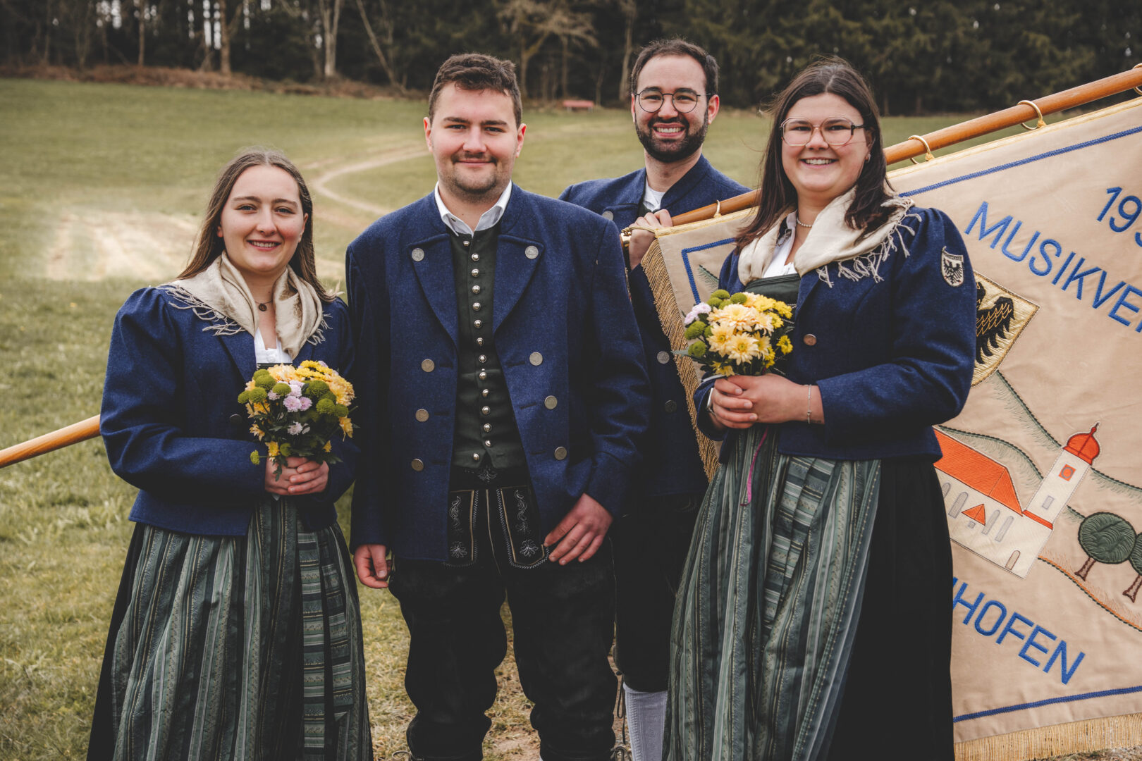 Die Fahnenabordnung des Musikvereins Wuchzenhofen